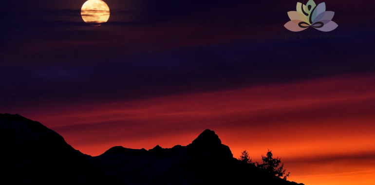 Nočni pohod ob sončnem zahodu in polni luni na Kum