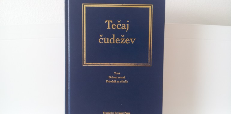 Misel iz Tečaja čudežev: Poti od sebe