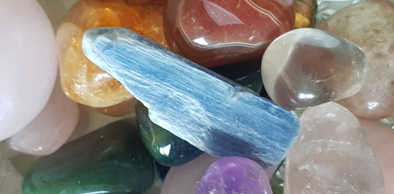Crystal Viewing of the Soul, delo in vpogledi s kristali, info
