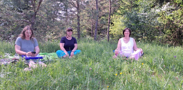 Poletni meditacijski umik v objemu narave