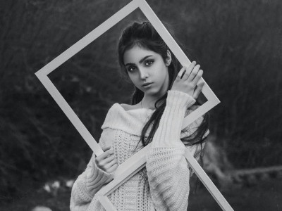 Si upaš pogledati izven okvirjev?