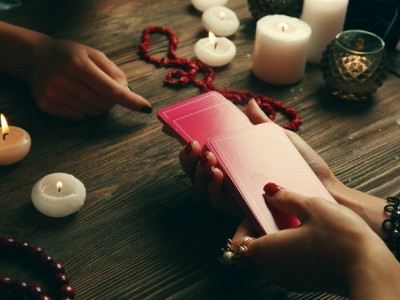 Svetovanje - pogled v tarot karte