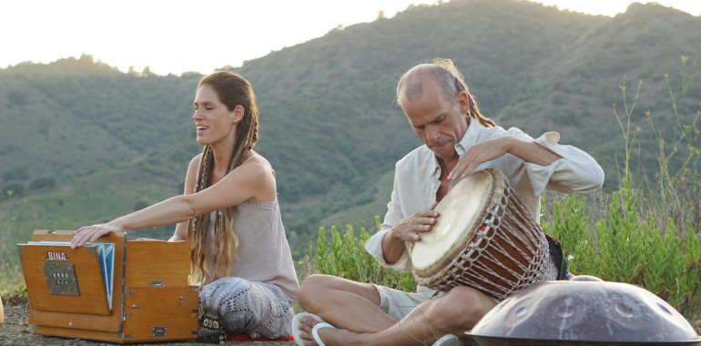 Kirtan (skupinsko petje manter)