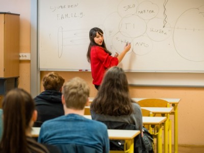 Access v šolah: opolnomočanje srednješolskih otrok