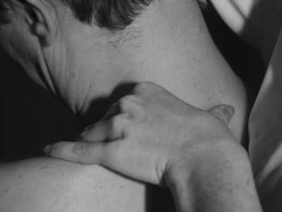 Masaža zatilja - korekcija 1. vratnega vretenca-atlasa