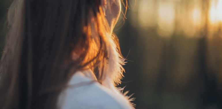 Potspoznanja, poglobljeno mentorstvo in energijski dotik za tihi prehod nazaj k sebi