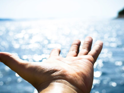 Ko želite pomagati, pa vas ne slišijo: tiha moč potrpežljivosti in notranje meje