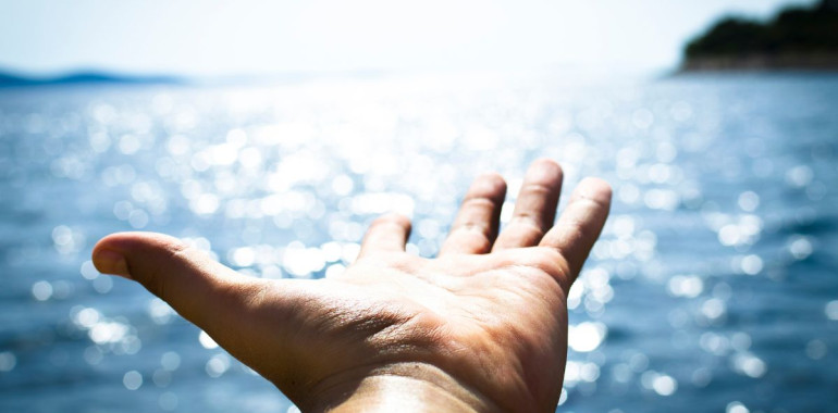 Ko želite pomagati, pa vas ne slišijo: tiha moč potrpežljivosti in notranje meje