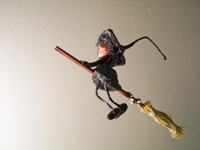 Čarovnica stara (O jezi in dobroti skozi obrisana očala)