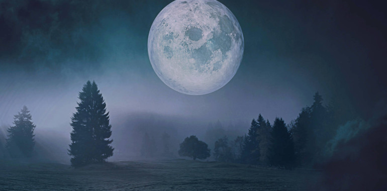 Om Chanting krog na polno luno Nova Gorica