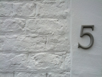 Numerologija števila 5: ključ do svobode, spremembe in duhovne moči