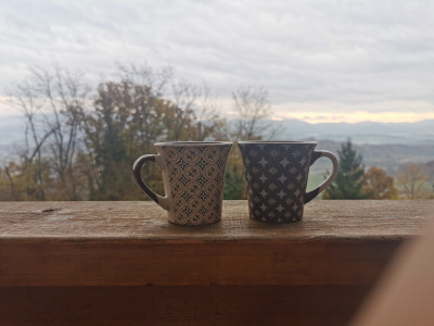 Angeli šepetajo -  november