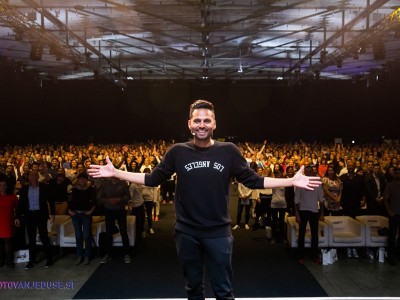 Če izraziš sebe, boli. Če ne izraziš sebe, boli še bolj!!!!