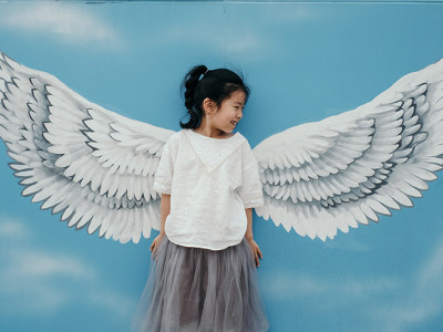  Obstajata le dve trajni zapuščini, ki ju lahko damo otrokom: korenine in krila