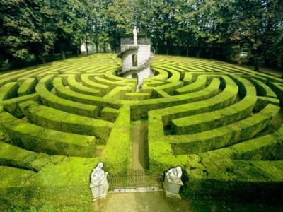 Labirint kot obrazec moči