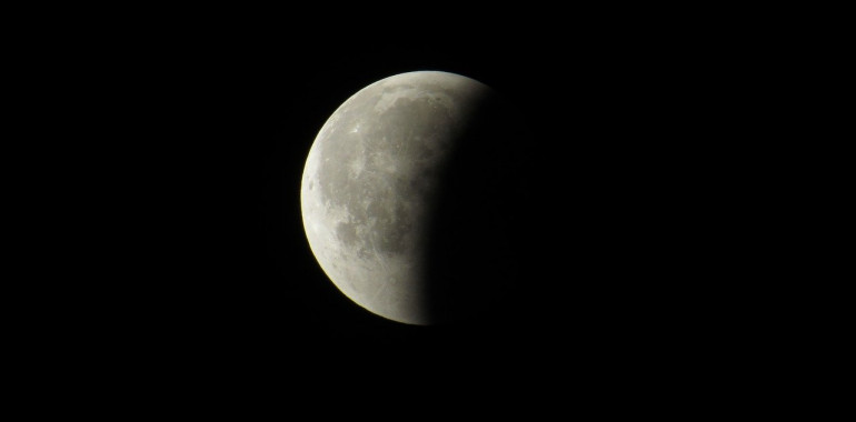 30. november: lunin mrk v dvojčkih