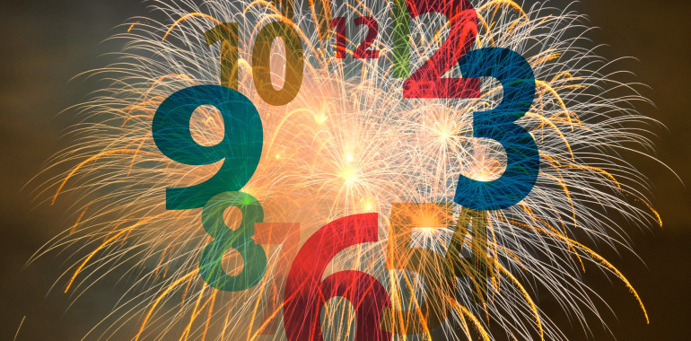 CELOVIT PREGLED LETA –KAKO SEM OBARVALA SVOJO ČRNO – BELO SLIKO LETA