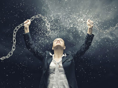 Omejujoča prepričanja – kakšno moč imajo in kako se jih osvoboditi?