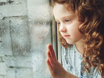 V prvih letih življenja se oblikuje večina naših nerazložljivih strahov in travm