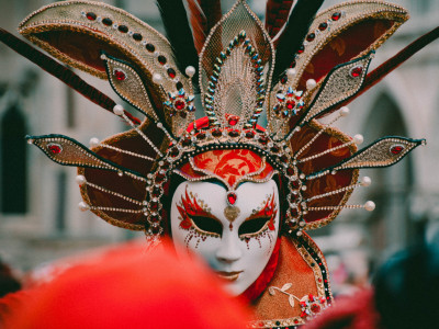 7 mask našega ega, ki jim vedno nasedemo