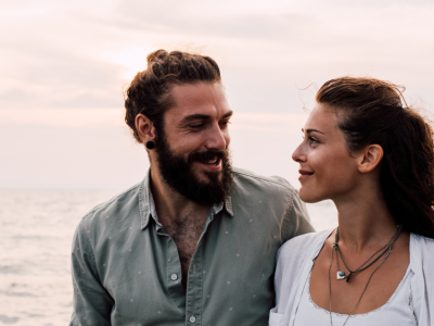 Moč pohvale, objemov in ljubečih besed v partnerskem odnosu