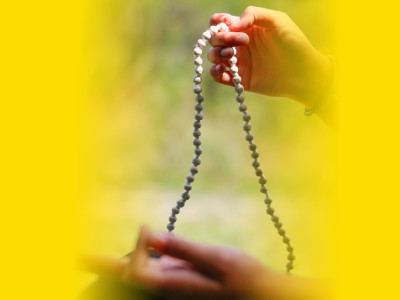 Nedeljski večeri v mantri in meditaciji