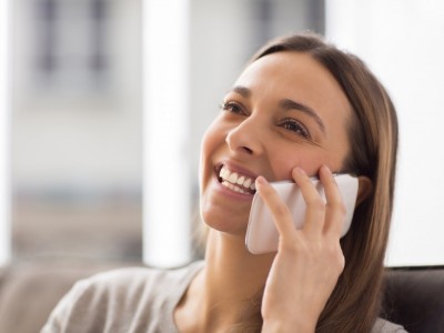 Sevanje telefonov povzroča raka in tumorje: imaš telefon VEDNO vsaj 15 mm stran od telesa?