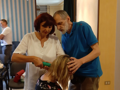 Specialna masaža zatilja HUMANUP pri ljudeh z glavoboli