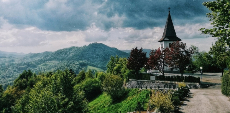 Zvočna terapija- Šmarjetna gora nad Kranjem