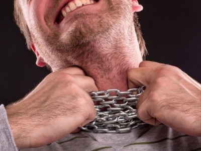 Grožnje so le neuspeli poskus ustrahovanja in manipulacije