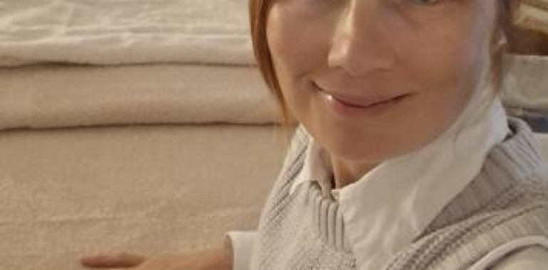 Pomlajevalna masaža obraza/Masaža obraza s podporo Reiki energij