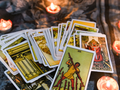 Vedeževalec ali medij?