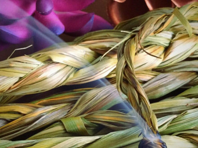 Žajbelj in sladka trava