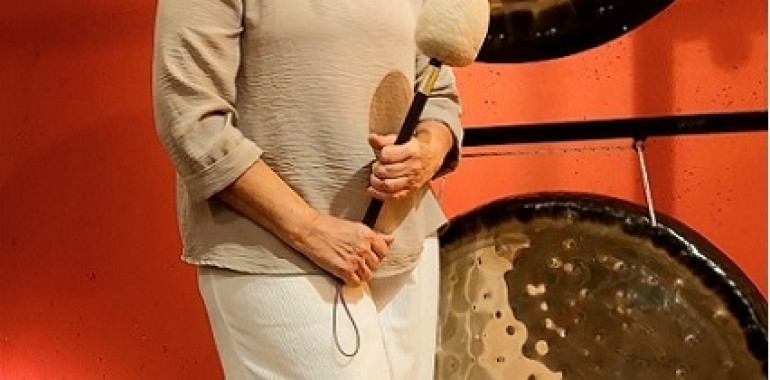 Gong kopel s kristalno vibracijo 