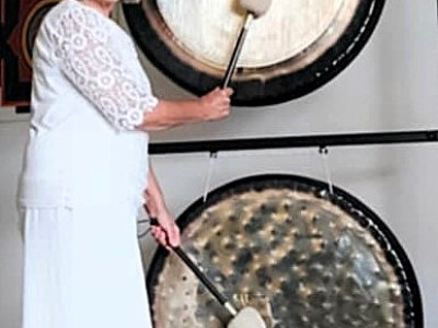 Gong kopel s kristalno vibracijo 