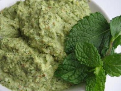 Čatni z meto in kokosom