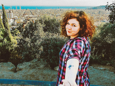 Ženska vodi z ljubeznijo